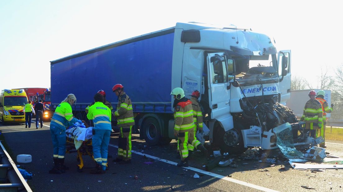 Vrachtwagen betrokken bij ongeluk op A1
