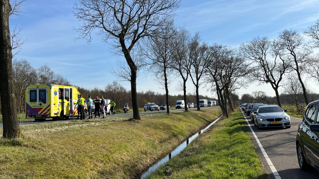 Lange rijen auto's