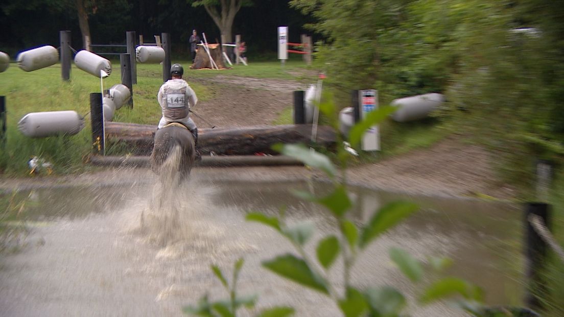 Regen verstoort paardenevenement Vrouwenpolder