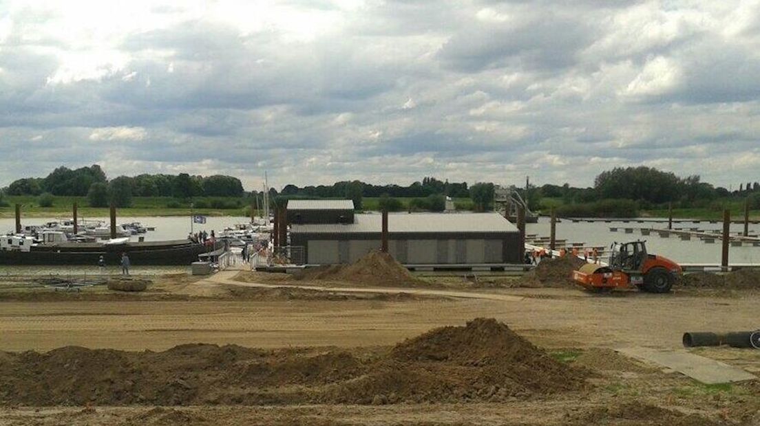 Clubhuis watersportverenigingen Deventer via water verplaatst