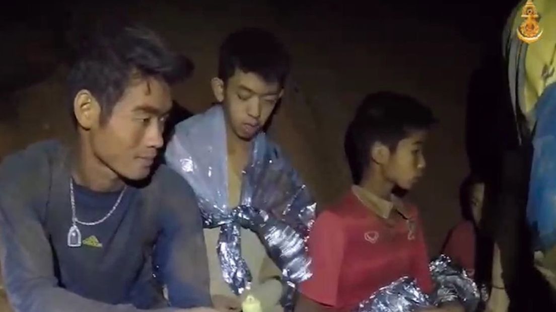 Het voetbalteam zit al twaalf dagen vast in de grot (Rechten: EPA/Royal Thai Navy)