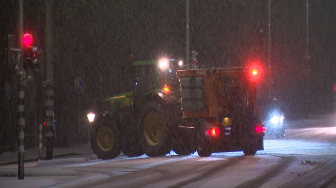 De sneeuwval leidt tot ernstige verkeershinder