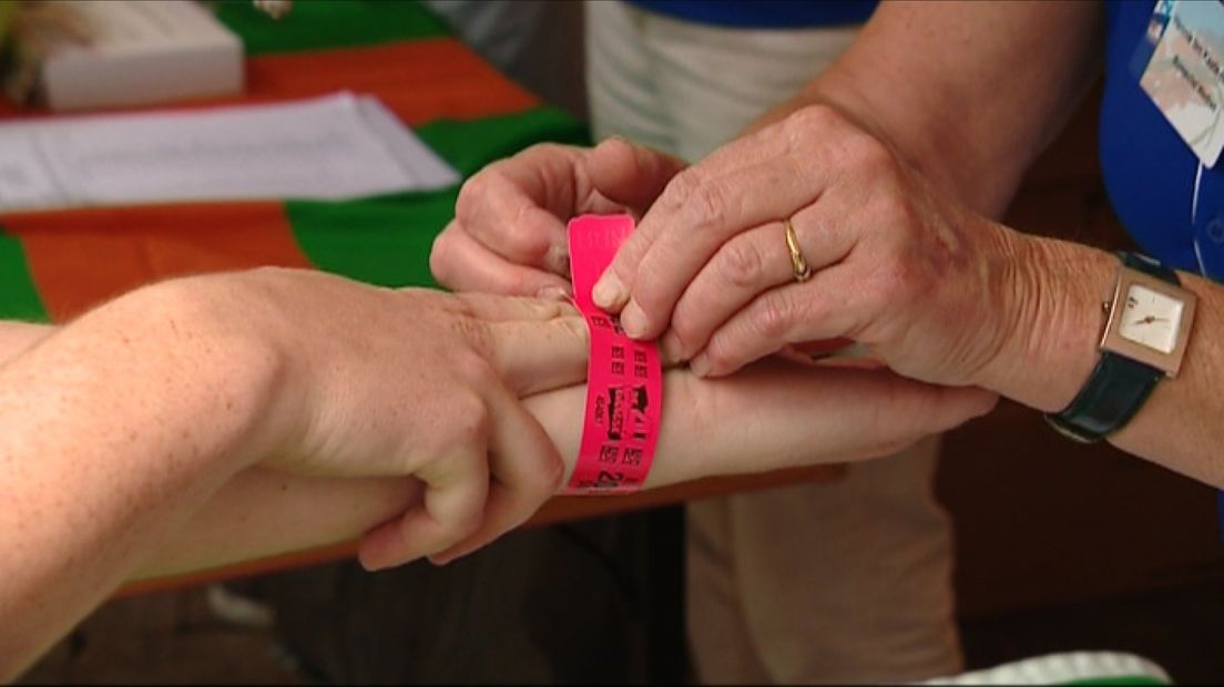 Zondag was de eerste dag dat deelnemers aan de Vierdaagse hun startbewijs konden ophalen.