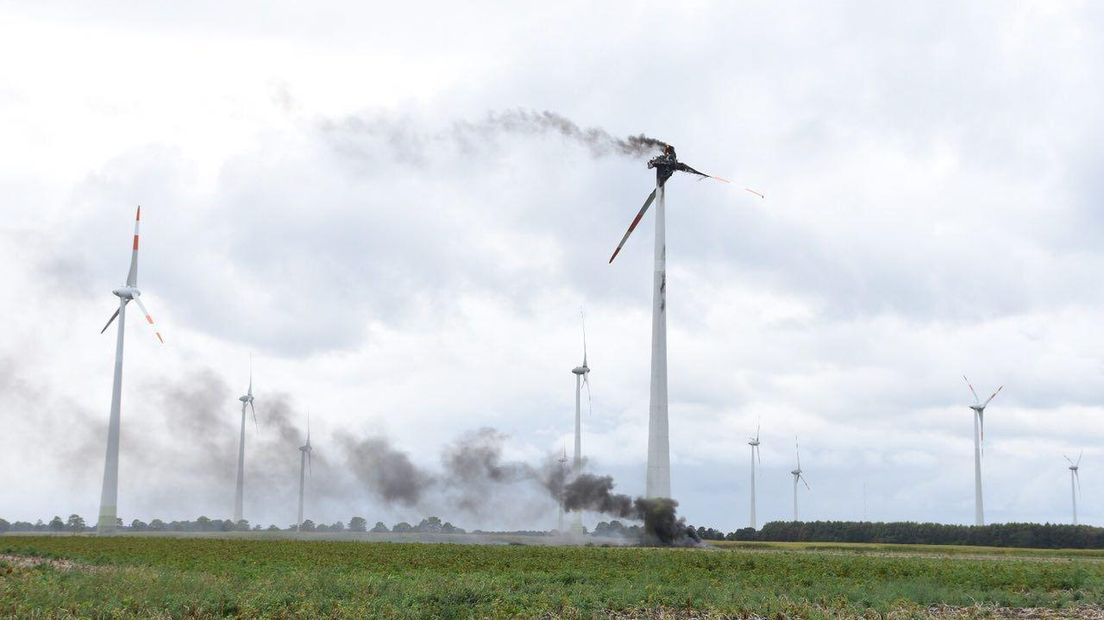 De brandende windmolen (Rechten: De Vries media)