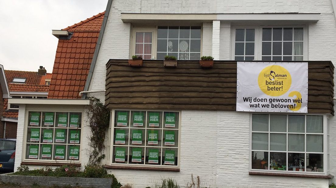 Woningen in Noordwijk beplakt met verkiezingsposters