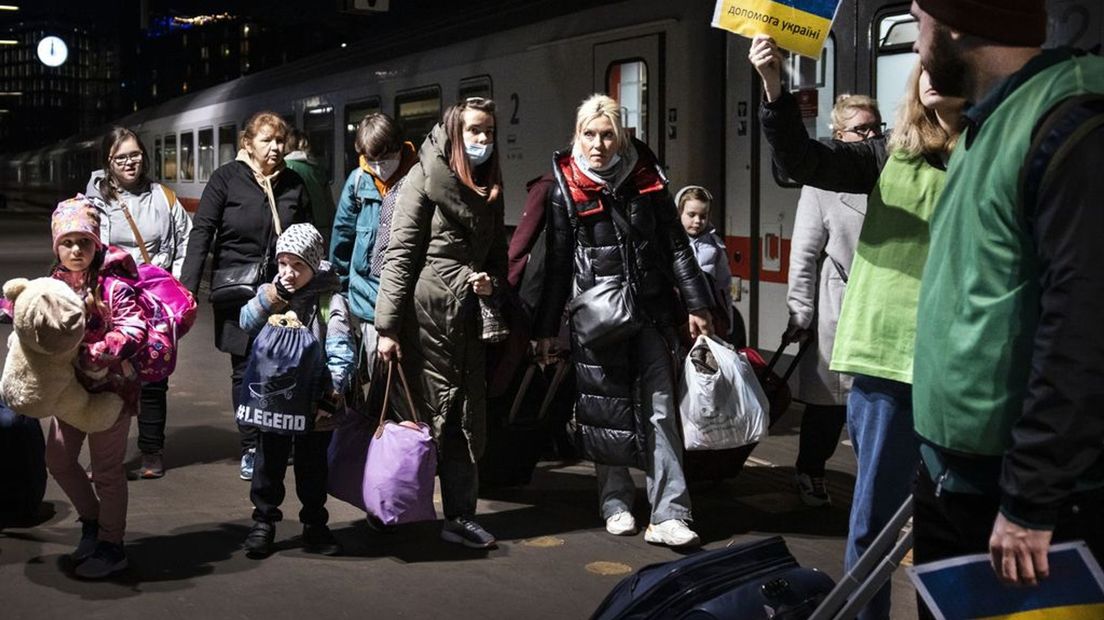 Oekraïense vluchtelingen komen met de trein aan in Nederland.