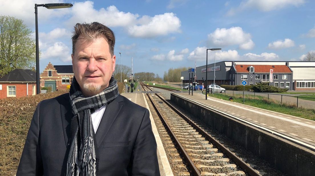 Louis Stiller bij station Baflo: 'De trein was het symbool van die moderne tijd'