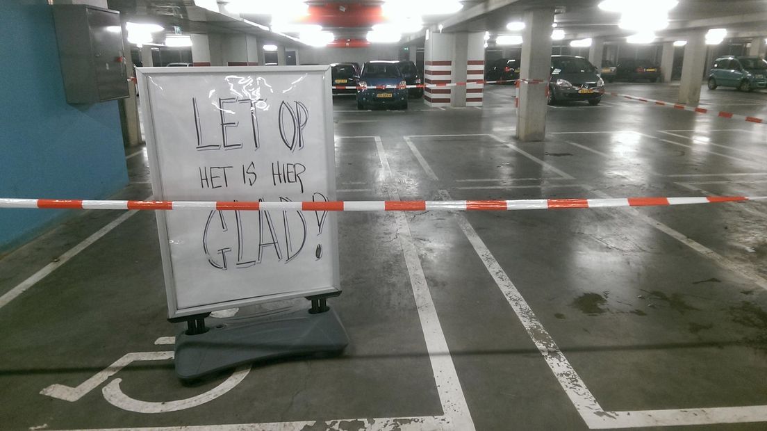 Waarschuwing in parkeergarage Stadshagen