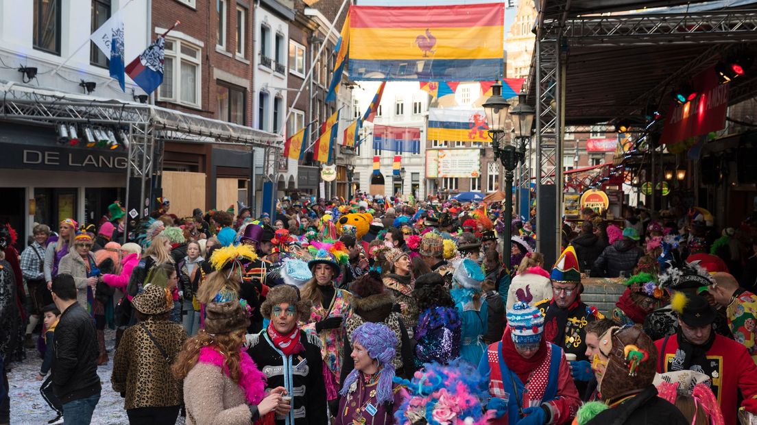 Vastelaovend Venlo: Buitenbars En Spontane Muziek Op Straat - 1Limburg