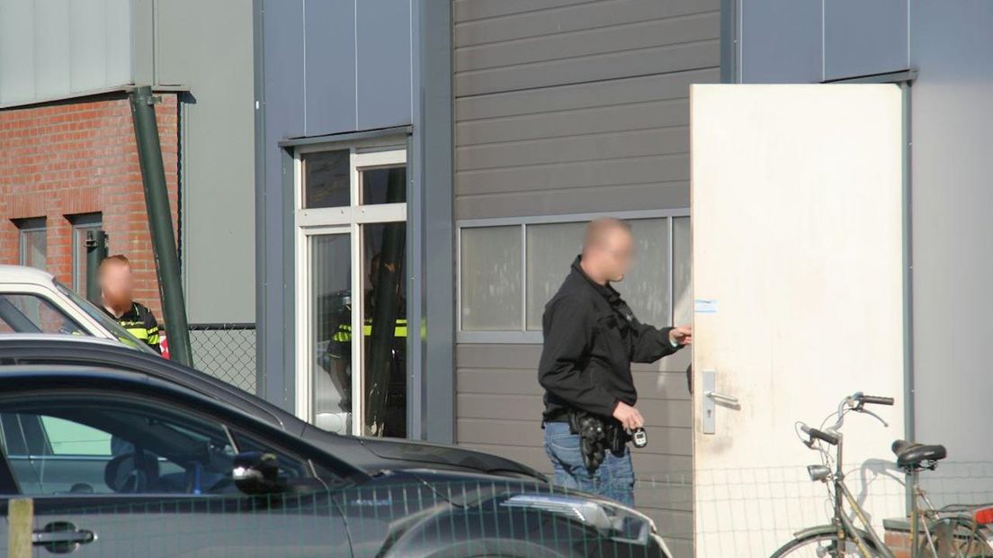 Politie-inval bij bedrijf in Steenwijk