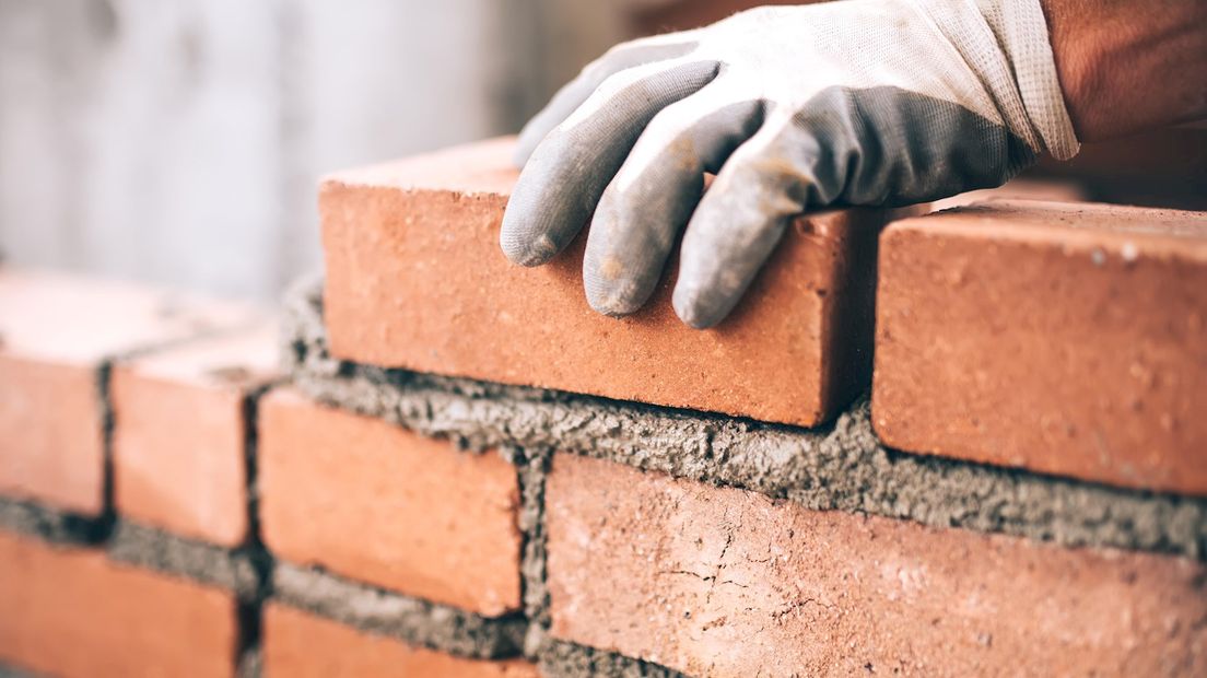De omwonenden van een huis in Geesteren hebben een brandbrief aan de gemeente gestuurd