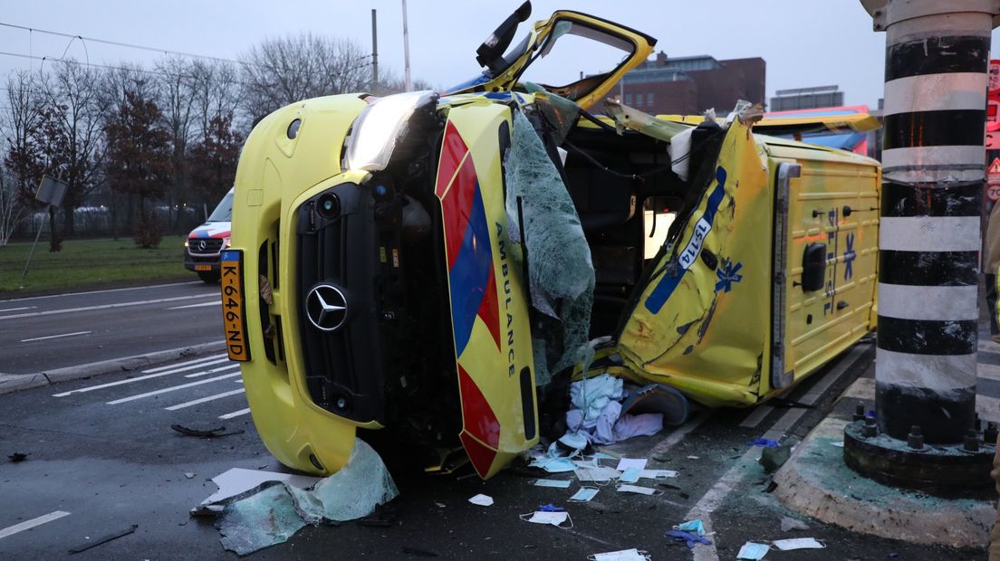 De zwaarbeschadigde ambulance