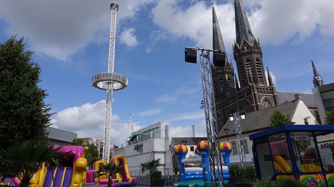 De View Tower op de kermis in Tilburg. 