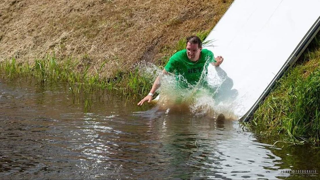 Kenrick grijpt in rattenklem tijdens obstaclerun