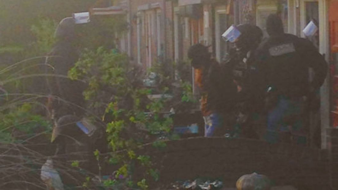 In de Arnhemse wijk Geitenkamp is dinsdagavond een inval van een arrestatieteam van de politie geweest.