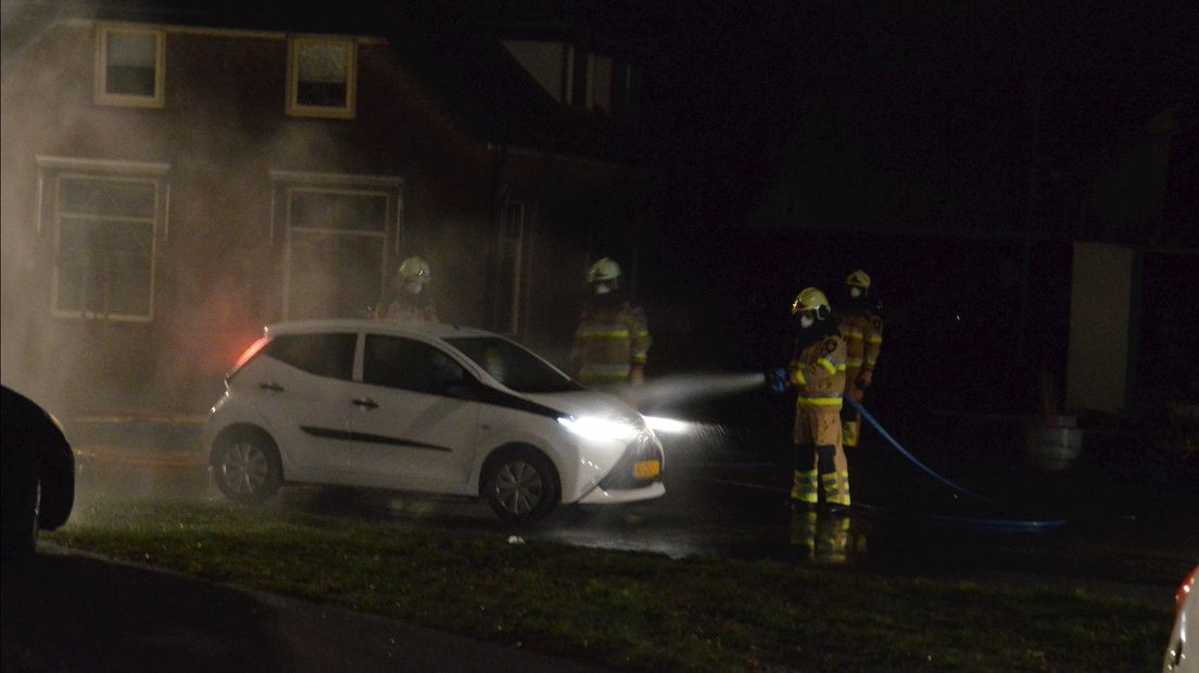 Er is weinig meer over van de afgebrande garage in Steenwijkerwold