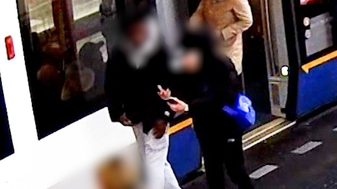 De verdachte (links) en het slachtoffer (rechts) op station Leidschenveen