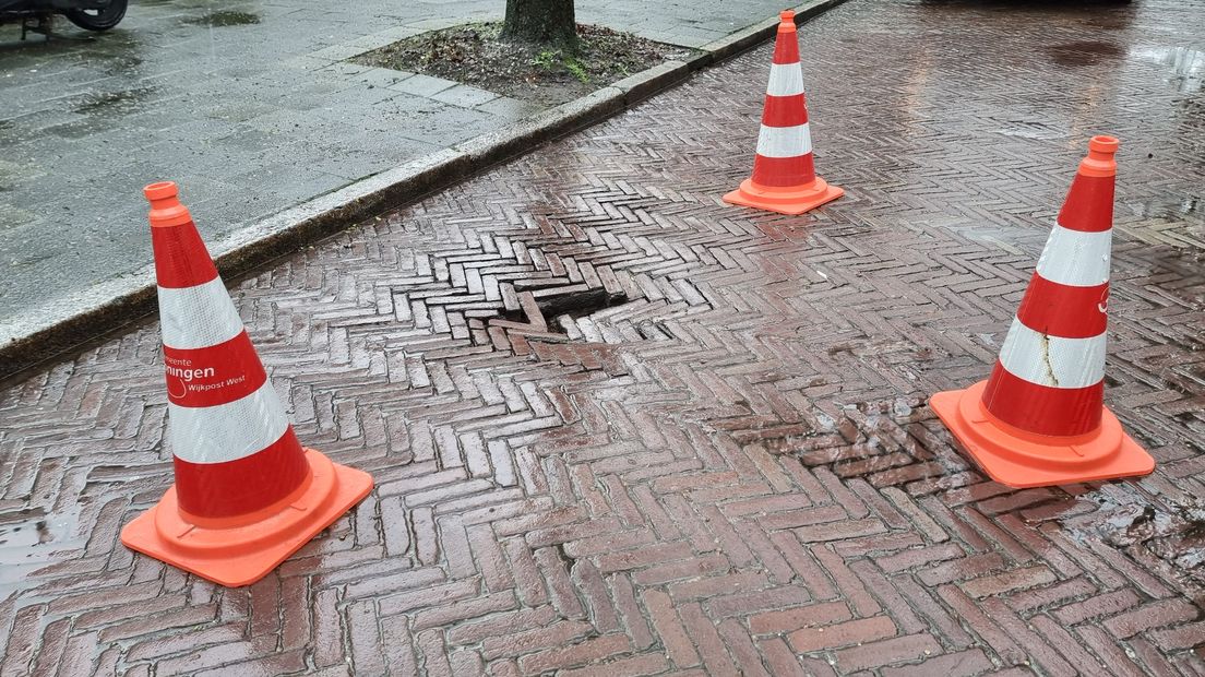 112 news: Small sinkhole in Stad • Collision on Paterswoldseweg in Stad