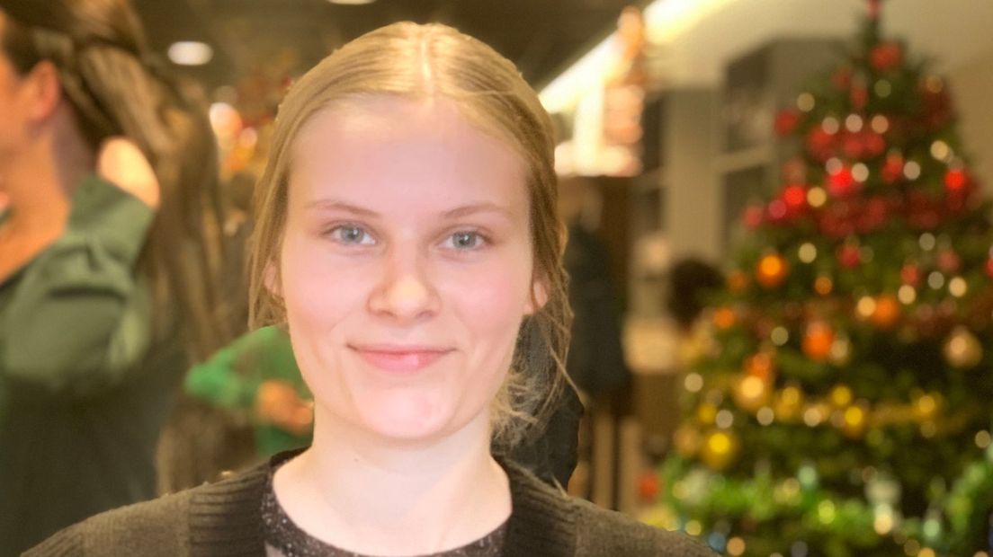 Marketing-student Amber van der Mark loopt stage in de kerst pop-up