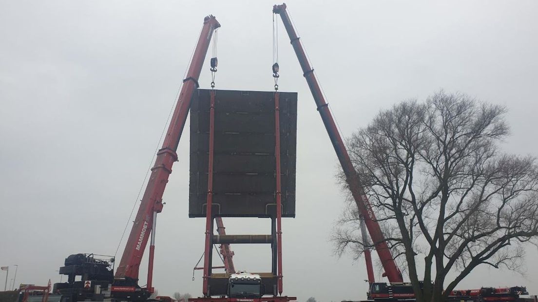 Dertig meter hoge constructie vaart straks over de IJssel