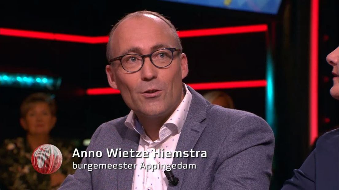 Burgemeester Anno Wietze Hiemstra van Appingedam roept in DWDD toeristen op om zijn stad te bekijken