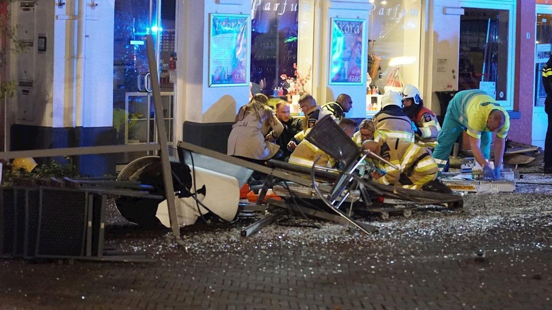 Automobilist rijdt in op uitgaanspubliek in centrum van Deventer