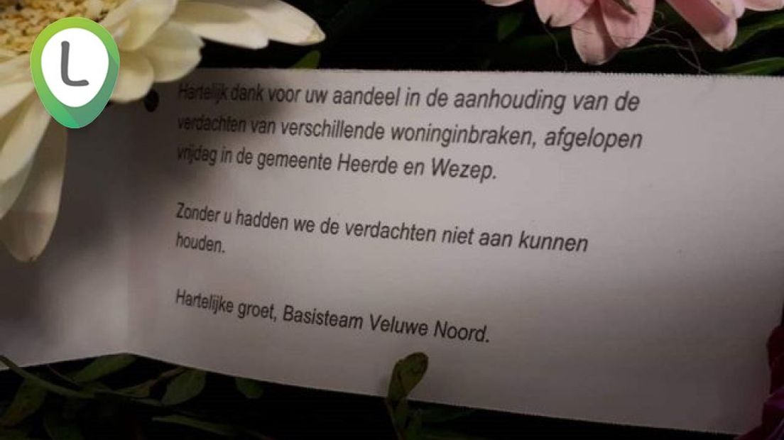 Onlangs berichtte de politie over de aanhouding van twee mensen op verdenking van enkele woninginbraken in de omgeving Heerde/ Wezep. Afgelopen week zijn drie getuigen bedankt met een bloemetje omdat zij de politie hebben geholpen met de aanhouding van deze twee mogelijke woninginbrekers.