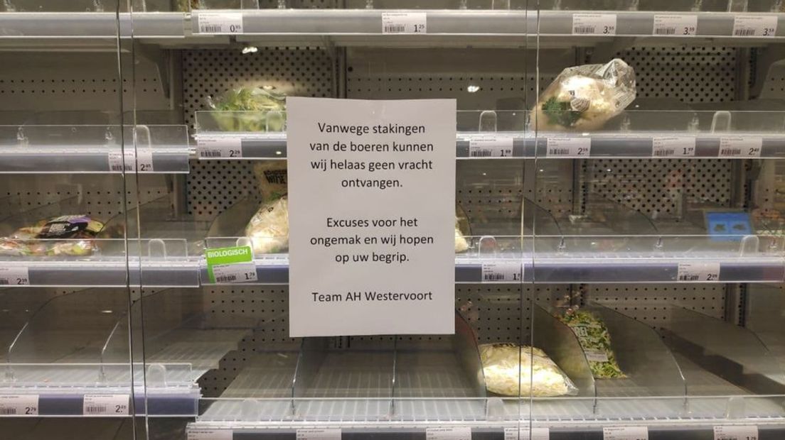 Lege schappen in de Albert Heijn in Westervoort.