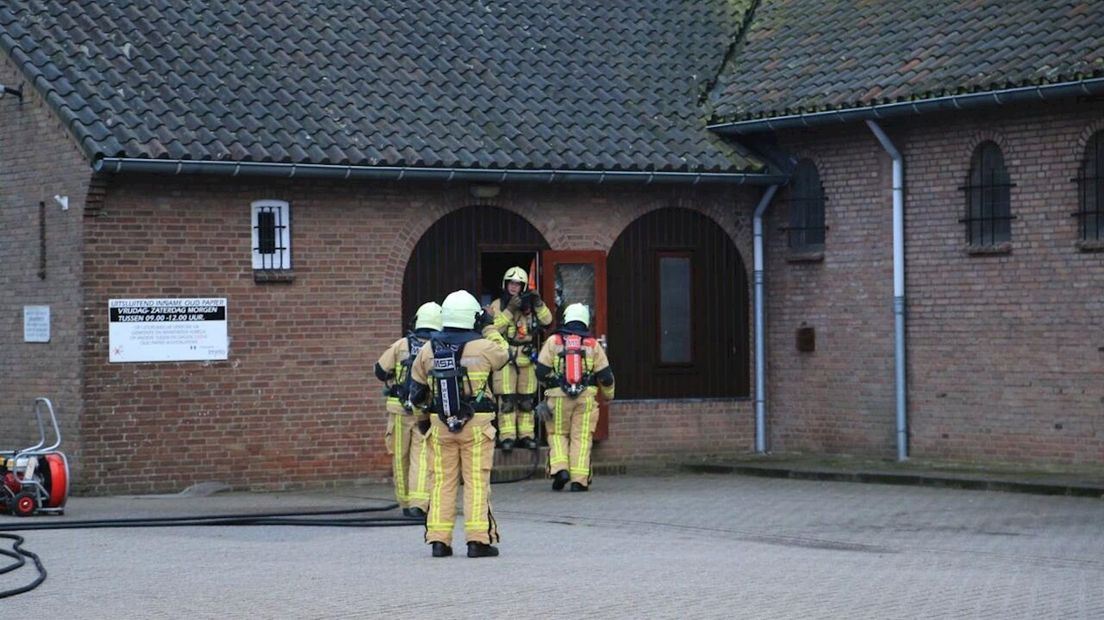 Brandweer forceert deur