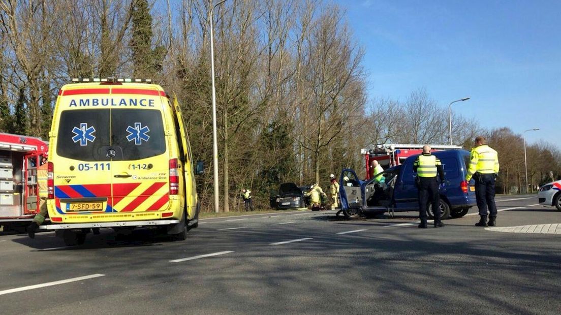 Bij het ongeluk zijn twee auto's betrokken