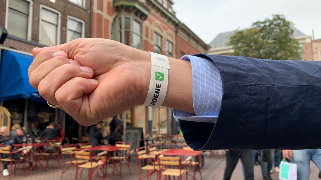 Niet meer bij elke kroegdeur in Zwolle je QRcode laten zien "Eerst