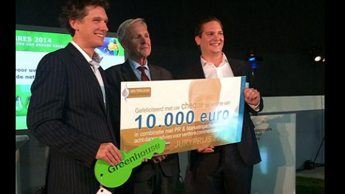 De broers Roderick en Floris Wolters hebben maandag de Jan Terlouw Innovatieprijs in ontvangst genomen.