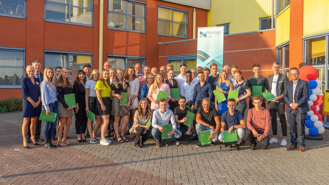 De studenten met hun diploma's (Rechten: Alfa-college)