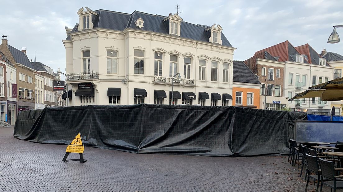 Auto rijdt in op uitgaanspubliek in Deventer
