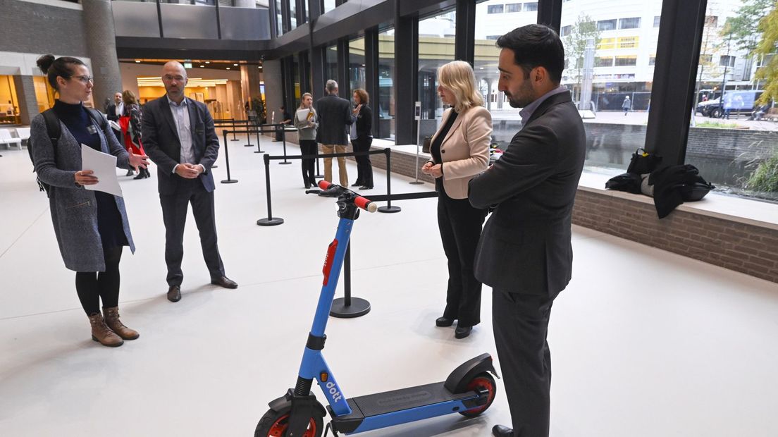 In 2021 werd er in de Tweede Kamer een petitie aangeboden om e-steps toe te staan op Nederlandse wegen