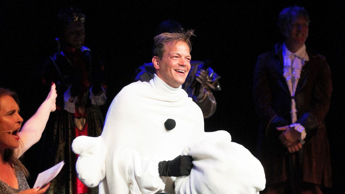 Thijs Valstar onthult zijn identiteit als de sneeuwpop