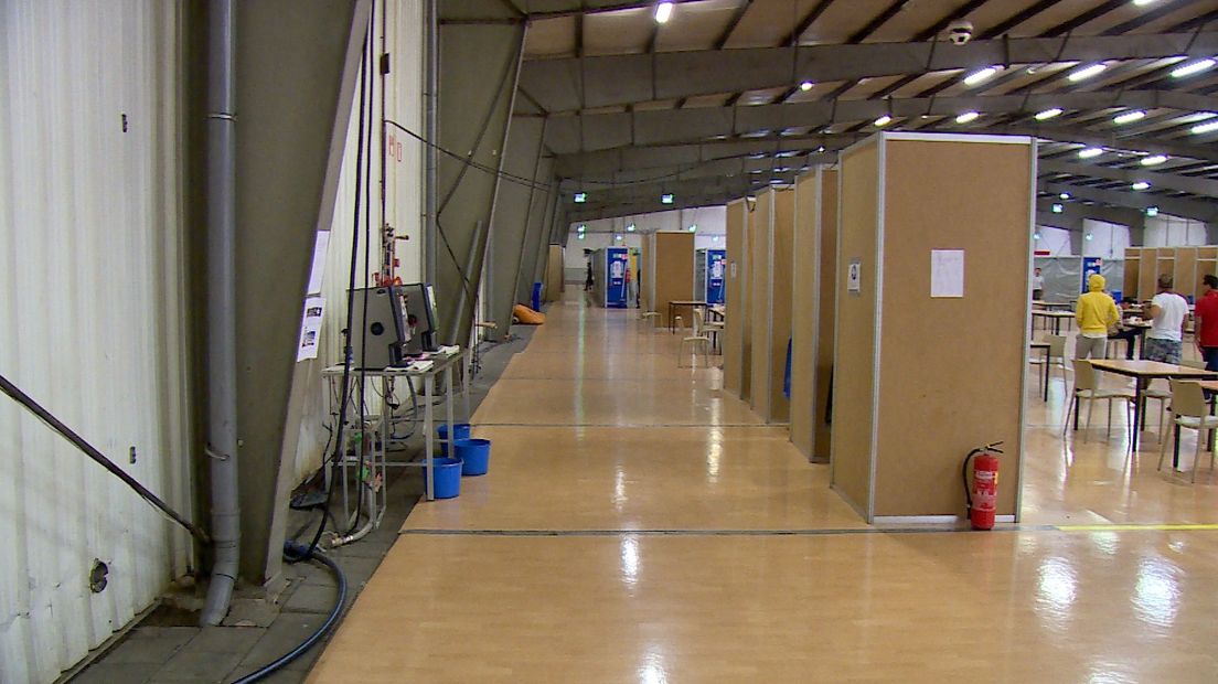 Noodopvang Zeelandhallen Goes, binnen