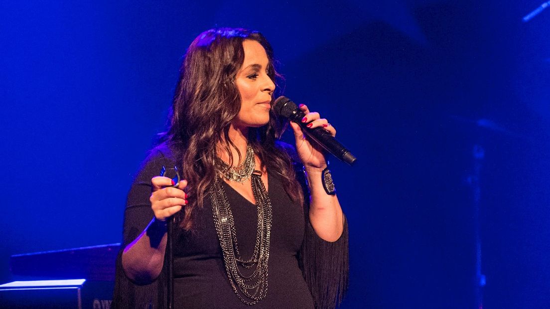 Trijntje Oosterhuis zal in juni de aftrap verrichten in Theater Buitensoos