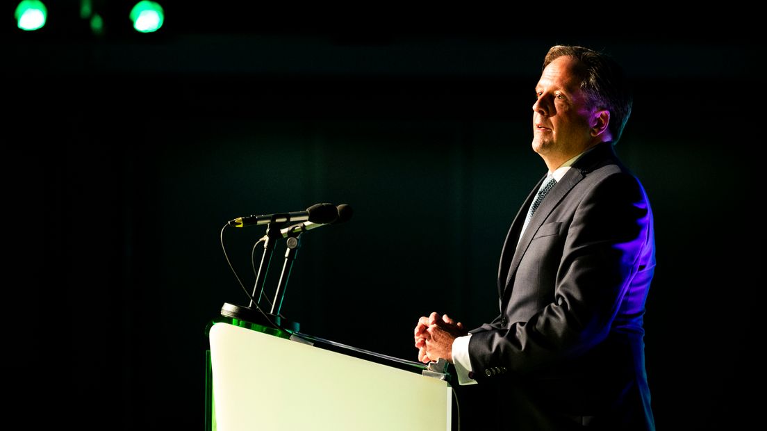Alexander Pechtold tijdens zijn afscheidsspeech (Rechten: Remko de Waal/ANP)
