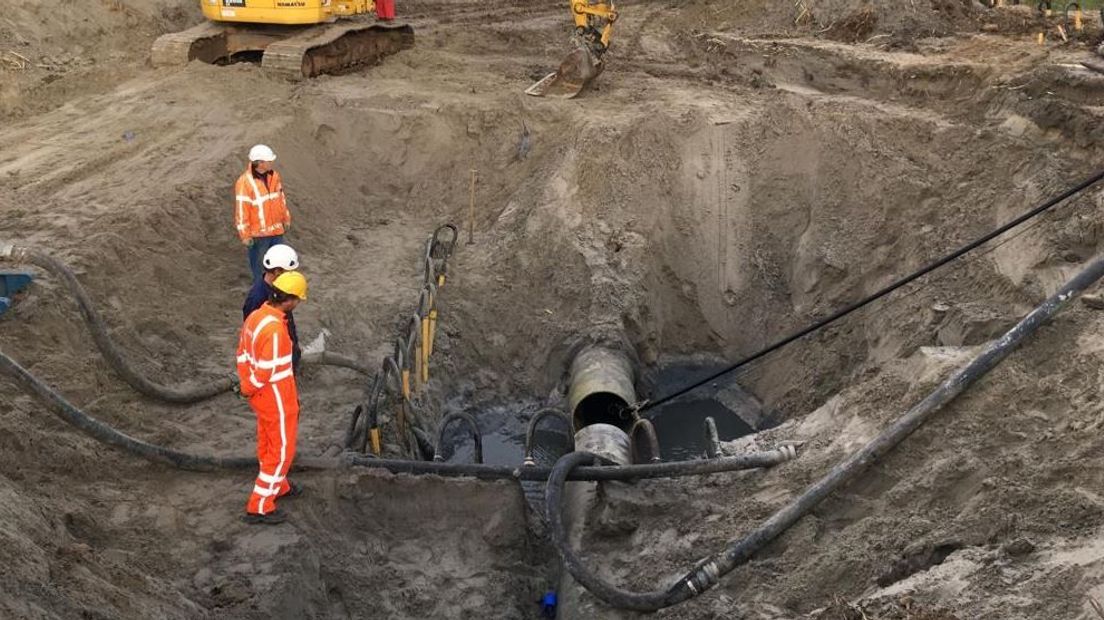 Waterschap Rijn en IJssel heeft de stuwen in rivier de Berkel woensdagmorgen weer opengezet. Door een breuk in een ondergrondse persleiding raakte de rivier ernstig vervuild. De grote schoonmaak van de Berkel bij Lochem is sneller achter de rug dan gedacht.