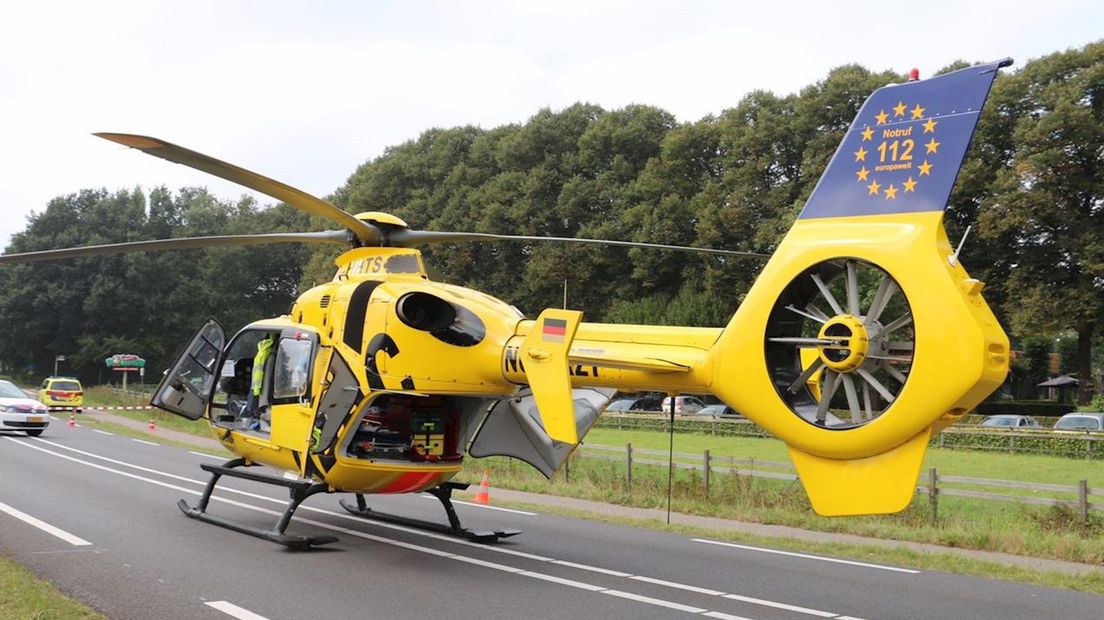 De traumahelikopter brengt een gewonde naar een ziekenhuis in Duitsland