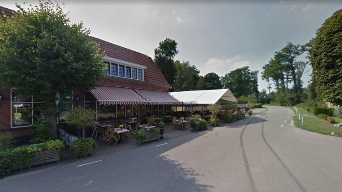 Het café in Reutum waar de dodelijke steekpartij plaatsvond (Rechten: Google streetview)