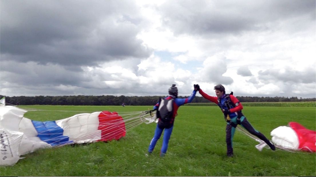 NK parachutespringen voelt als thuiswedstrijd voor gebroeders Slot
