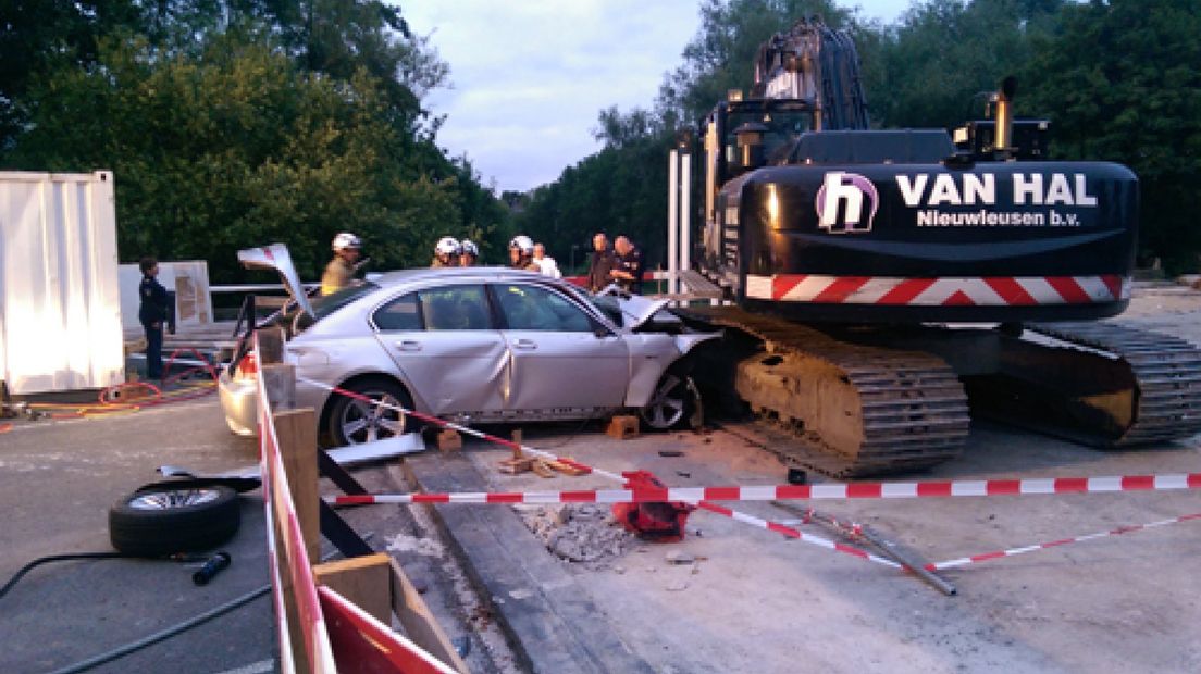 Een 27-jarige automobilist uit Arnhem is donderdag rond 4.30 uur gewond geraakt bij ongeluk op de Kroonse Wal in Arnhem.