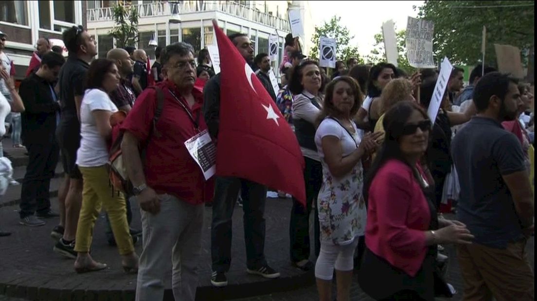 Turks protest in Enschede grimmig