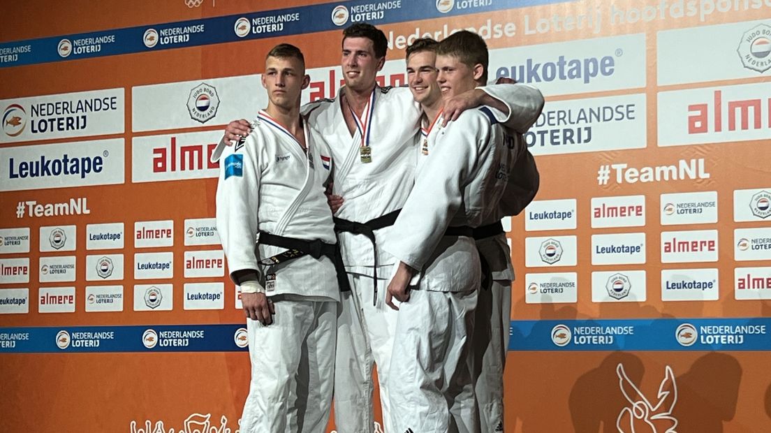 Het podium met helemaal links Silvan Bulthuis