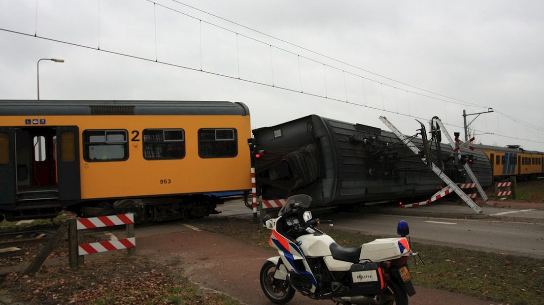 Aanrijding Trein Met Tractor - RTV Oost