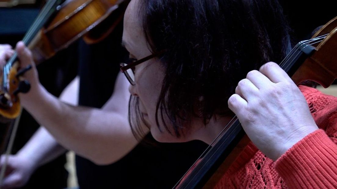 Cellist Anna Nozha.