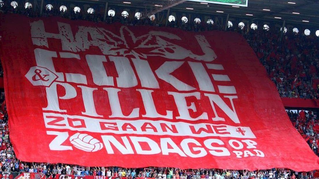 KNVB verbaast over spandoek