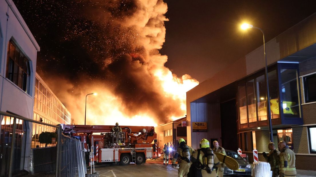 Very large fire in Rijswijk business premises under control